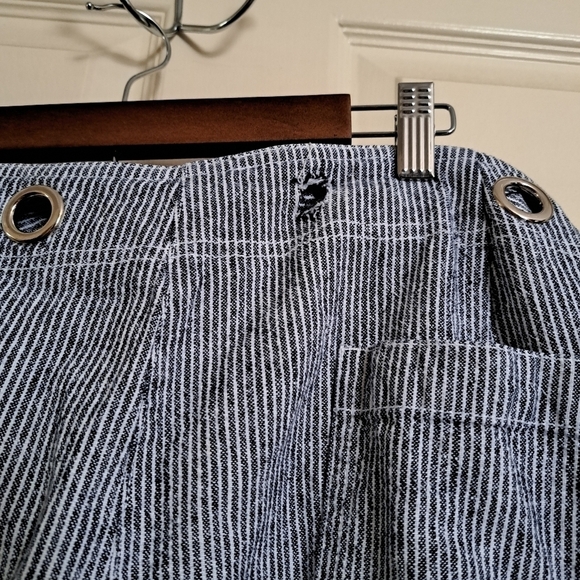 Jones of New York pin striped  Capris Size 22W A-22 - Picture 2 of 4